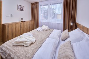 Apartmán KORZO Nové Zámky – spálňa s úložným priestorom