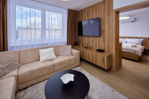 Apartmán KORZO Nové Zámky – moderná obývacia izba