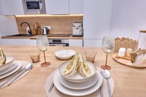 Apartmán KORZO Nové Zámky – kuchynská linka s umývačkou riadu